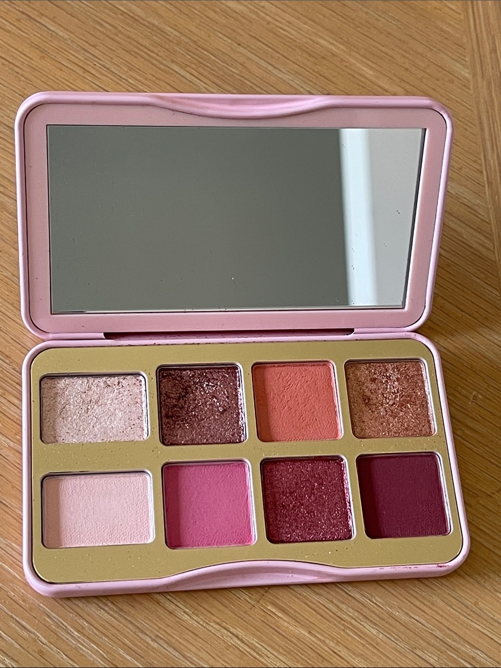 TOO FACED Let's Play Gamer Girl - On the fly eye shadow palette